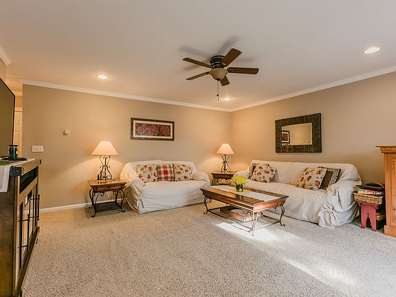 5th image of 61 Richmond Blvd Unit 4B