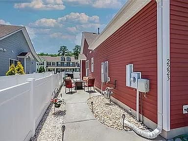 4th image of 2223 Martlet Ln
