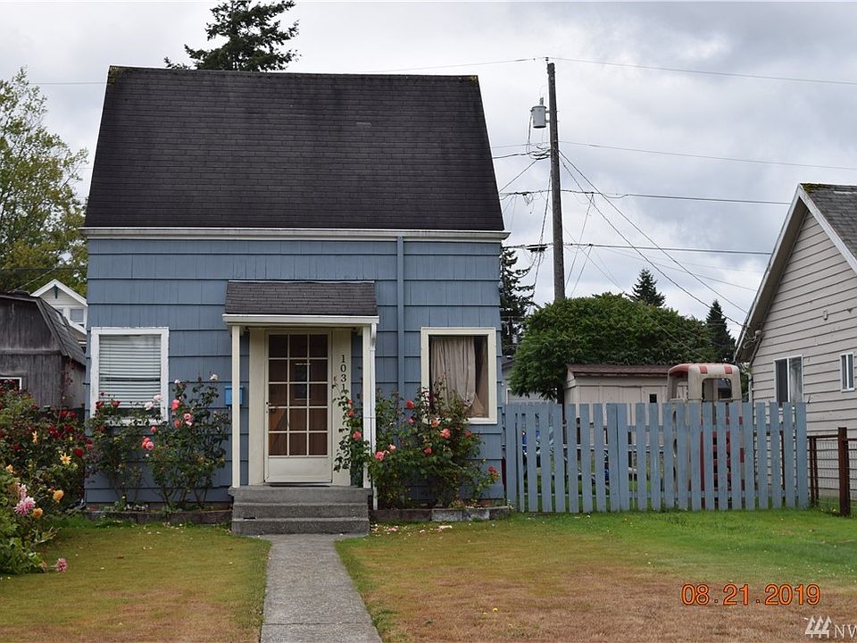 Cute 3 bedroom bungalow house with fenced yard. Close to Whittier Elem and Providence Hospital. Alley parking for RV and a detached 1 car garage