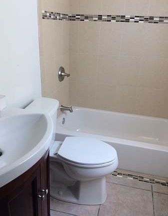 4th image of 316 1/2 8th Ave NE