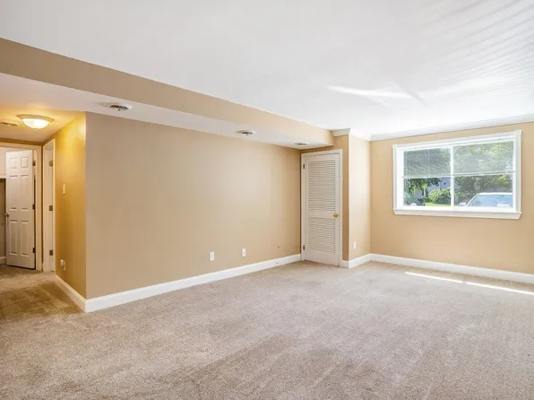 Maple Court Apartments