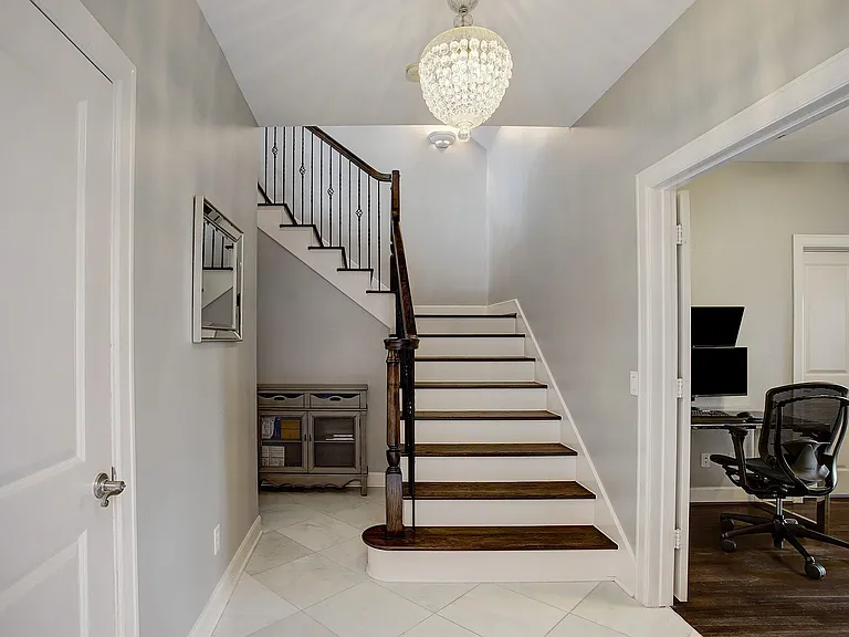 618 Asbury St — Photo 5