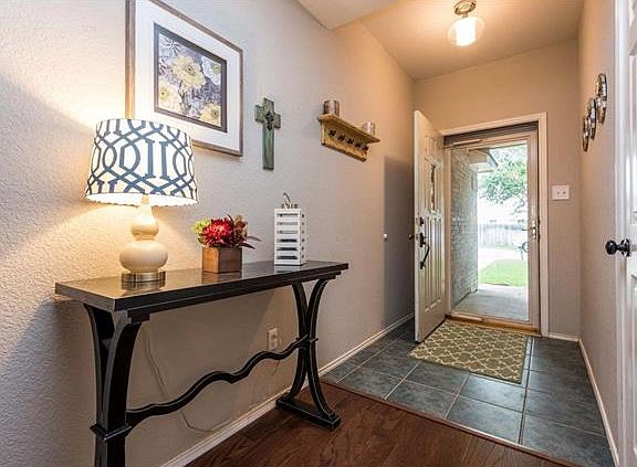 3rd image of 1516 Country Squire Dr