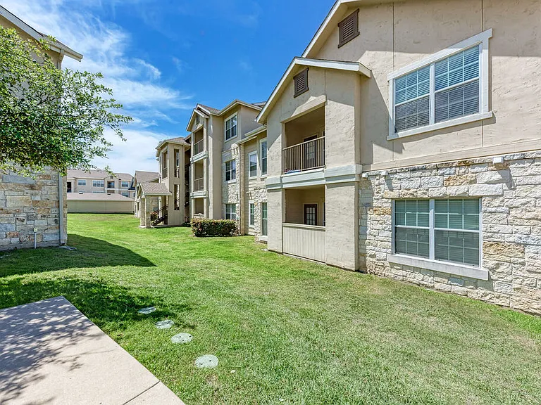 Riverhorse Ranch Apartments II — Photo 7