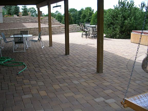 2,000+sq ft patio