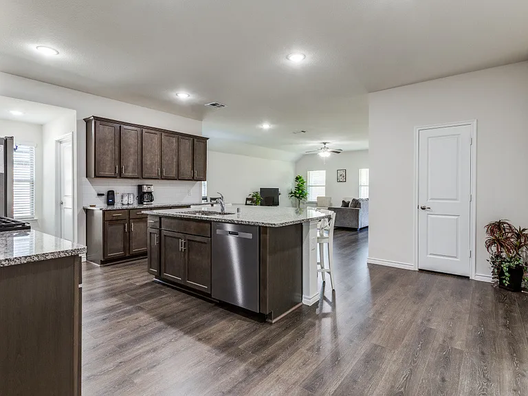 603 Calm Springs Dr — Photo 4