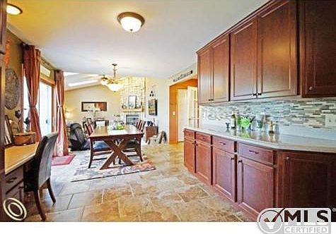 KIT opens to living/dining areas