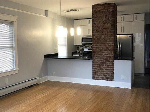 3rd image of 131 Wallace St