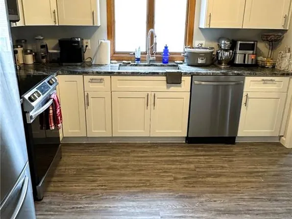 276 Woodward Rd, Providence, RI 02904