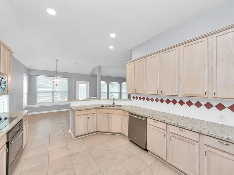 1819 Misty Falls Ln — Photo 11