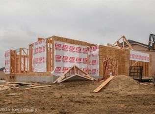 16402 Phoenix Dr, Clive, IA 50325