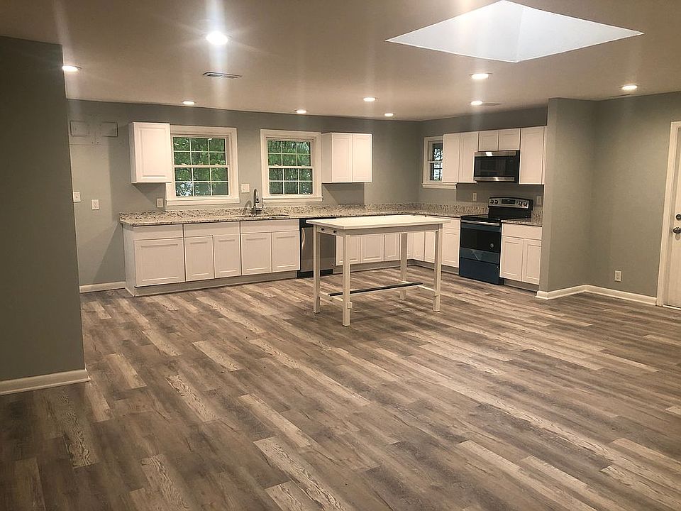 2nd image of 504 Mountainview Cir