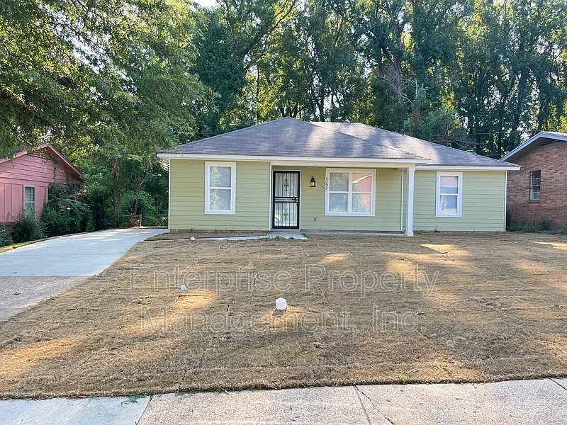 4 bed, 2.0 bath, 1222 sqft, $1,425 — Photo 2
