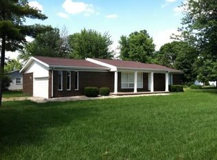 801 E Division St, Altamont, IL 62411