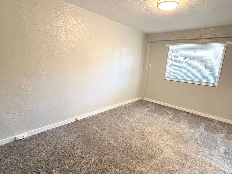 Iron Springs Apartments — Photo 24