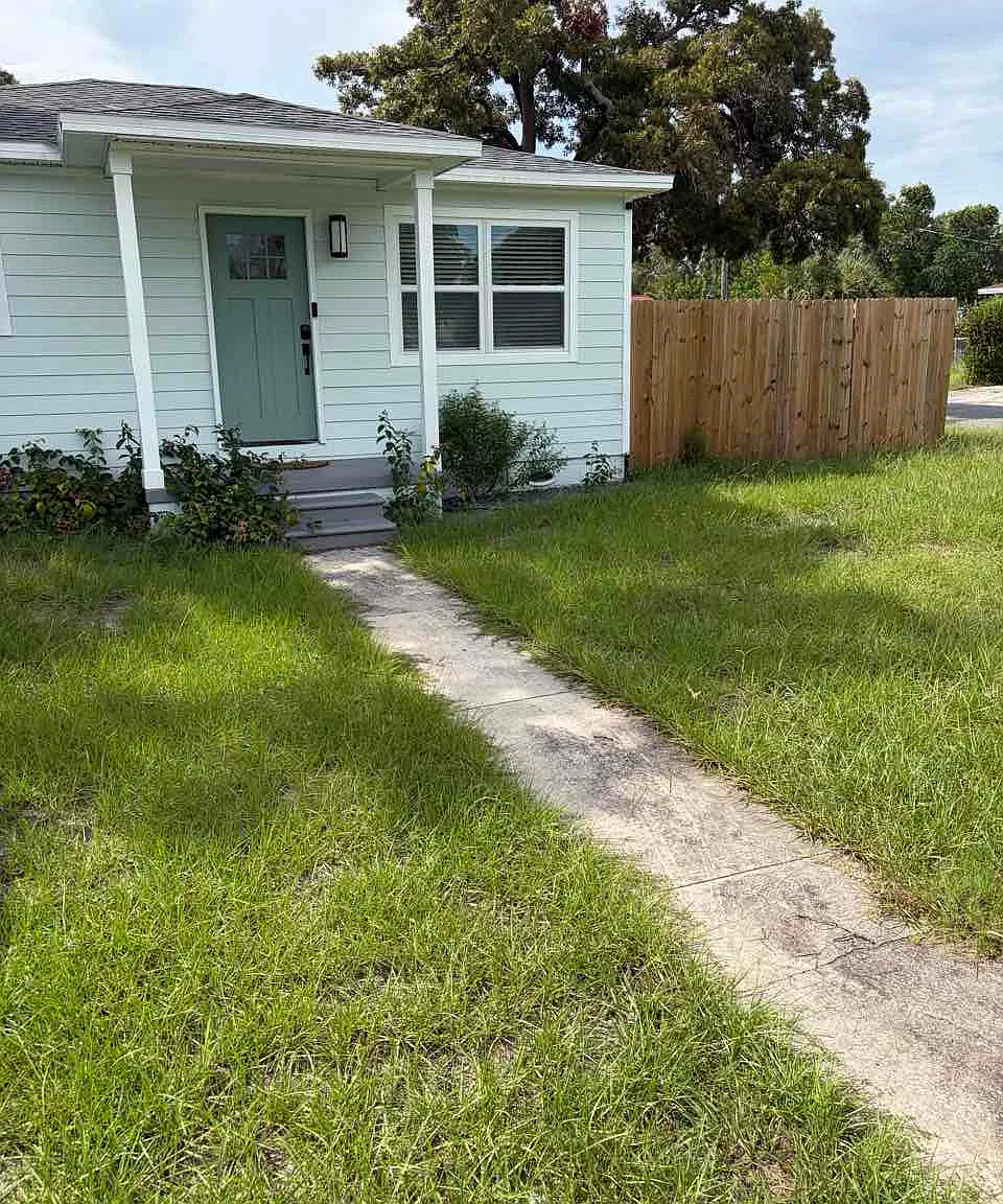 3 bed, 1152 sqft, $1,200 — Photo 1