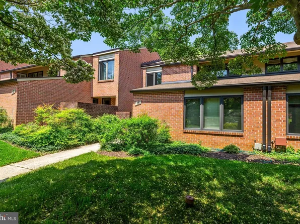 15 Oakridge Ct, Lutherville Timonium, MD 21093