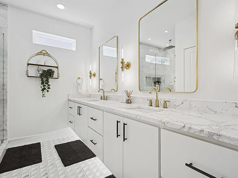 2347 Kings Rd — Photo 7