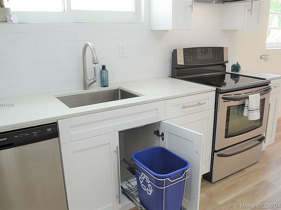 3rd image of 4122 Collins Ave APT 5B