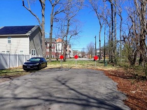 Exterior Neighborhood (street photo)