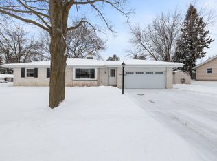 1902 Ramona Rd, Waukesha, WI 53186