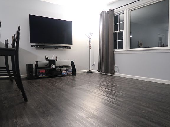 4th image of 26 Louise Dr