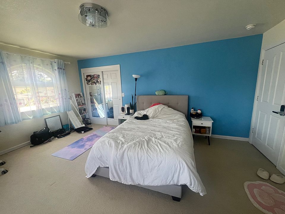 1st image of 440 Radcliffe Dr