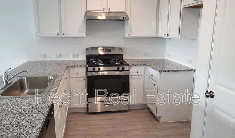 9137 Navarro Vis — Photo 15