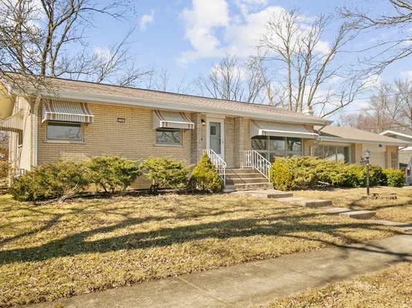 139 Sue Ct, Chicago Heights, IL 60411