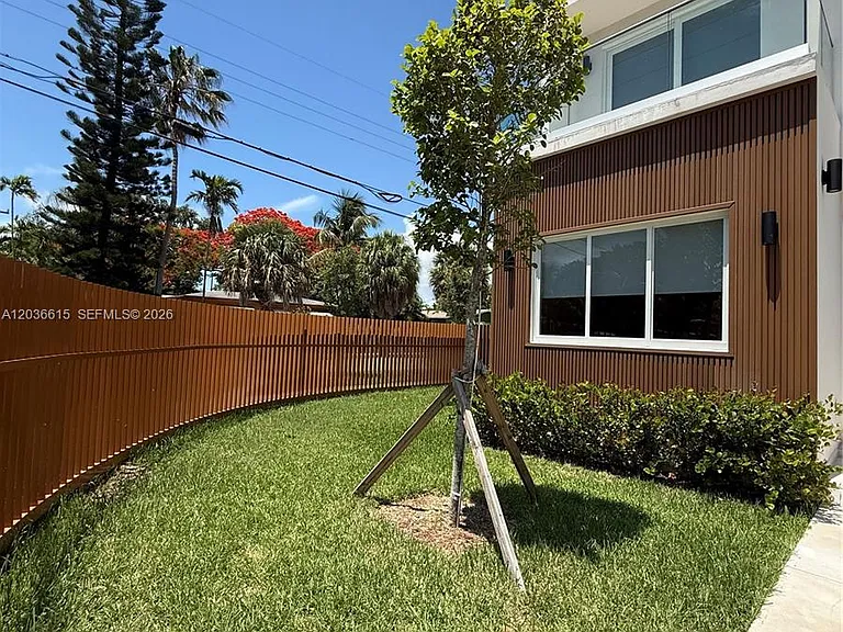 3326 Elizabeth St — Photo 5