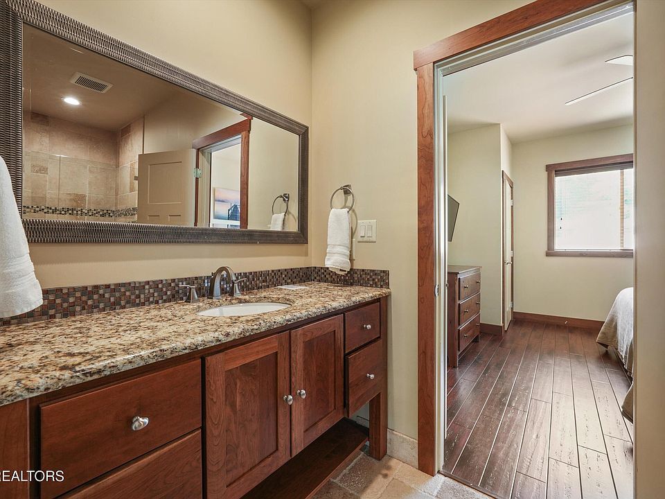 22nd image of 430 Sugar Cove Way
