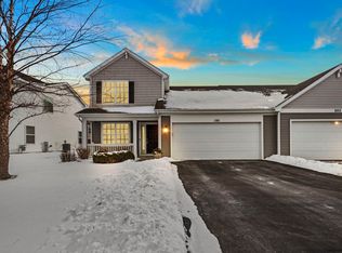 195 Maryland Ln, Pingree Grove, IL 60140