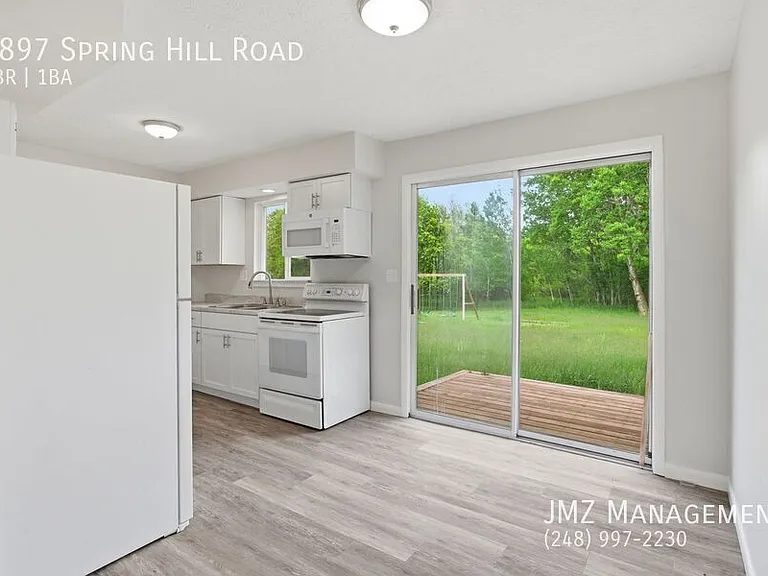 2897 Spring Hill Dr — Photo 4