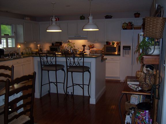 Kitchen w/ 2 level island