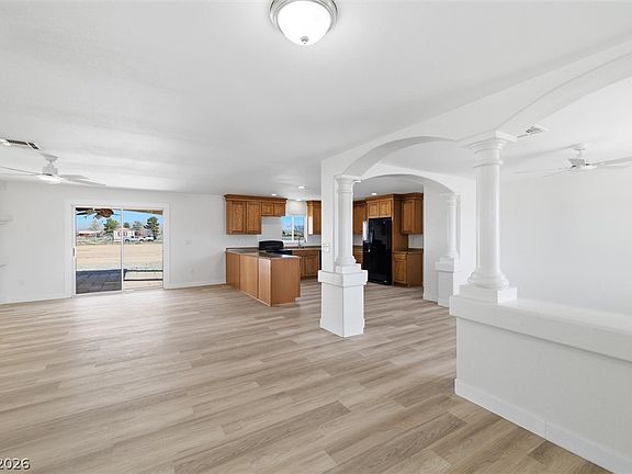 3rd image of 3281 N Woodchips Rd