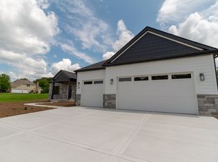 695 Greenfield Rd, Sugar Grove, IL 60554