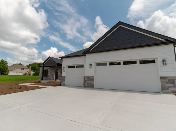695 Greenfield Rd, Sugar Grove, IL 60554
