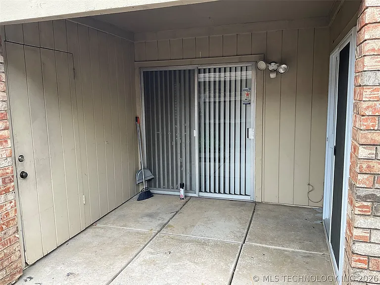 3228 S Lakewood Ave — Photo 23