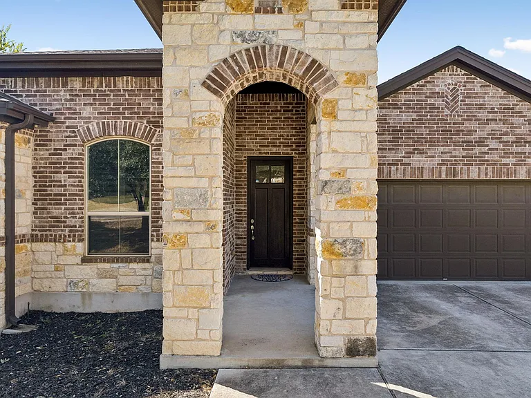 2604 Lou Hollow Pl — Photo 3