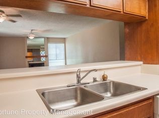 324 N Crenshaw Rd, Visalia, CA 93291