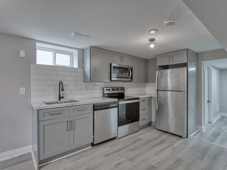 668 Frank St #A — Photo 6