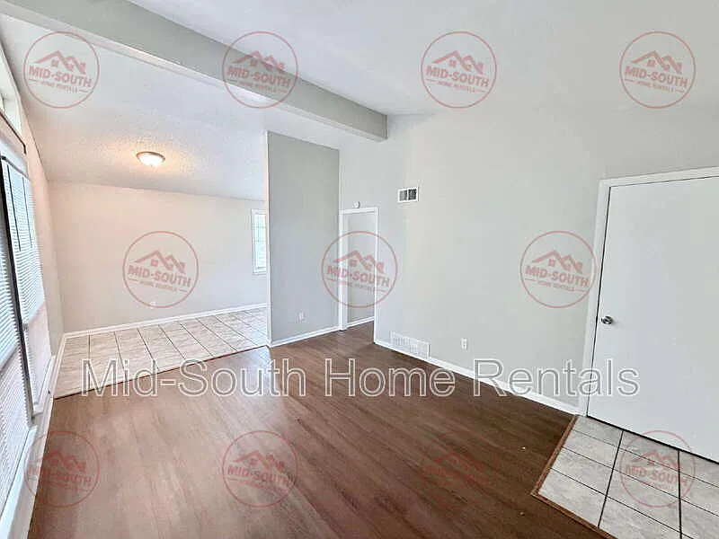 3 bed, 1.0 bath, 958 sqft, $895 — Photo 4