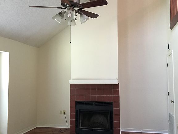 Living Room w/fireplace