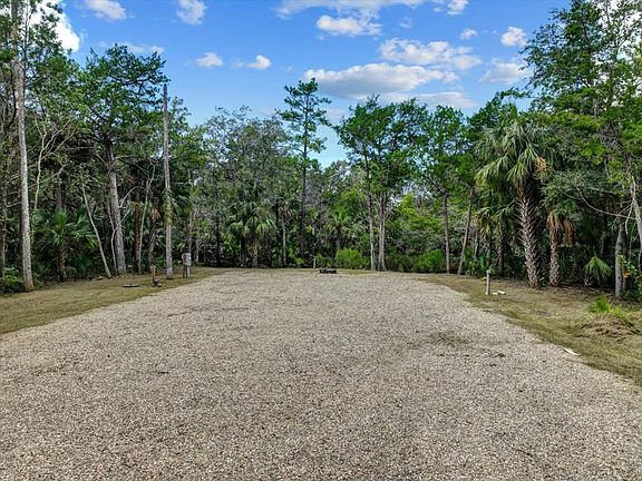 3rd image of 313 SE Peninsula Rd