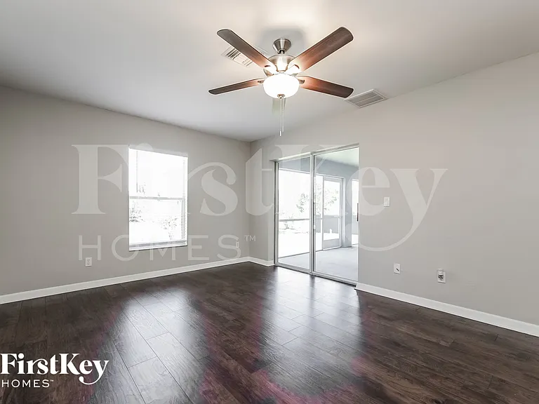 129 Wanatah Ave S — Photo 9