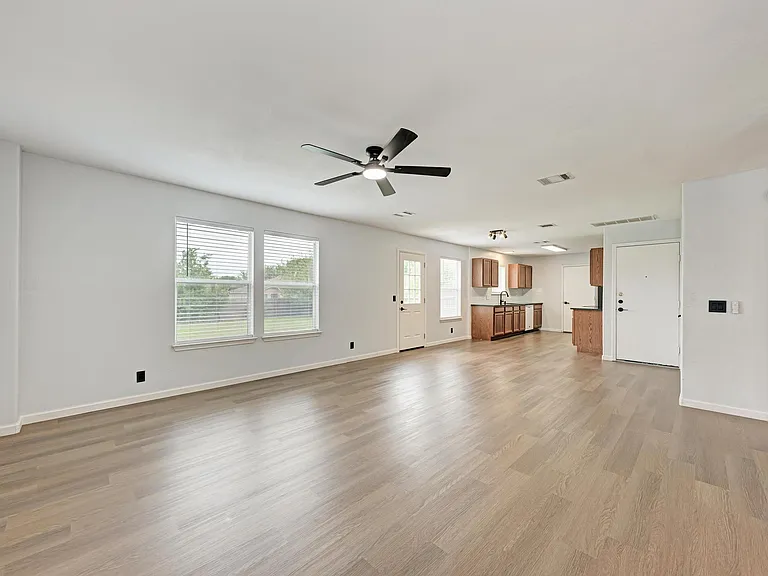 125 Holland St — Photo 9