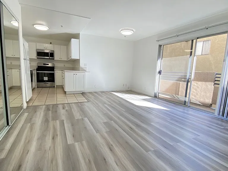 701 S Kingsley Dr #203 — Photo 7