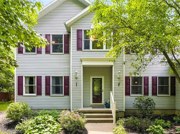 7734 Katie Dr, Sharon, OH 44281