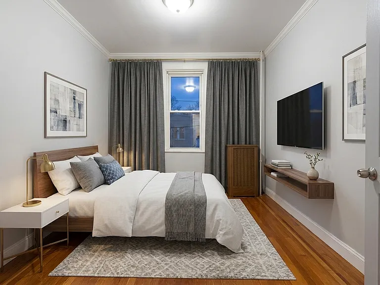 Matilda Ave — Photo 11