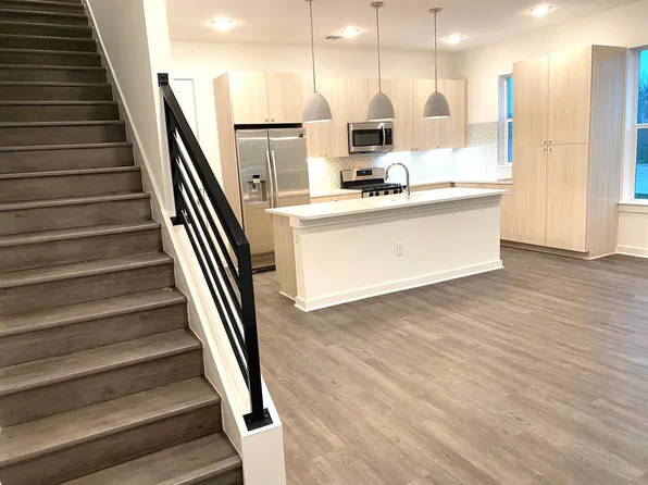 2624 Metcalfe Rd, Austin, TX 78741